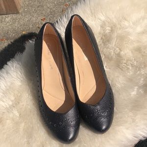 NWOB!! Clarks Black Pumps